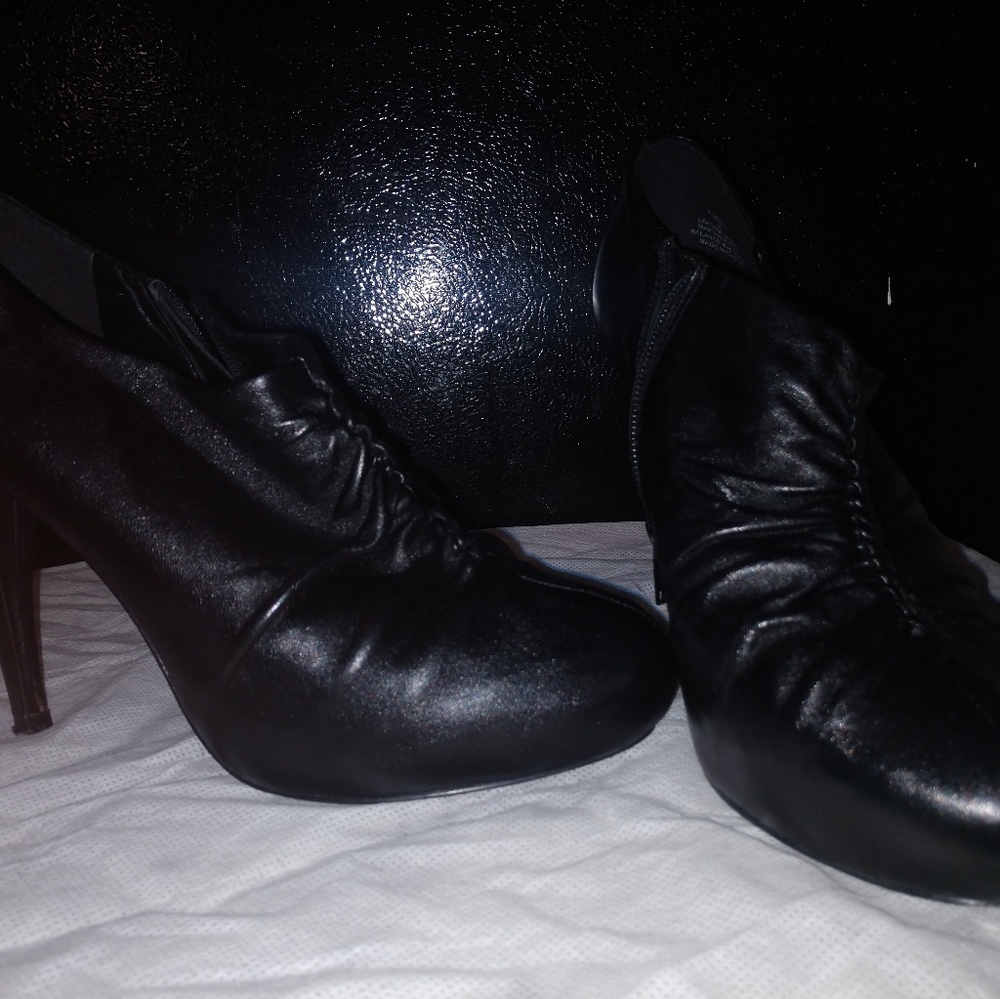 Closed toe heels
